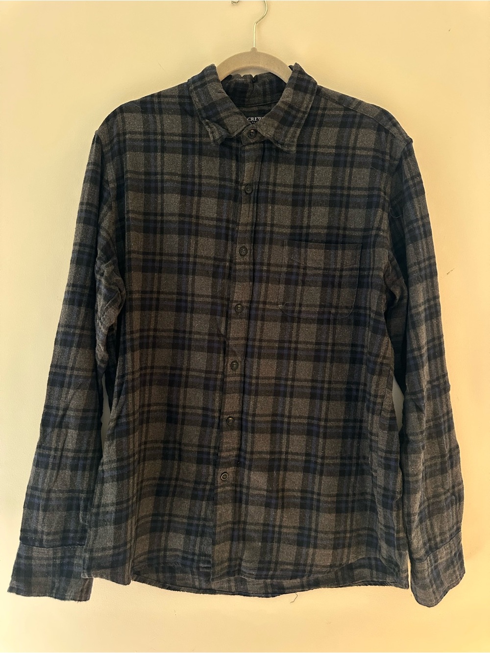 J.Crew Men’s Large Plaid Flannel Shirt in Navy & Grey Button Down. 100% cotton